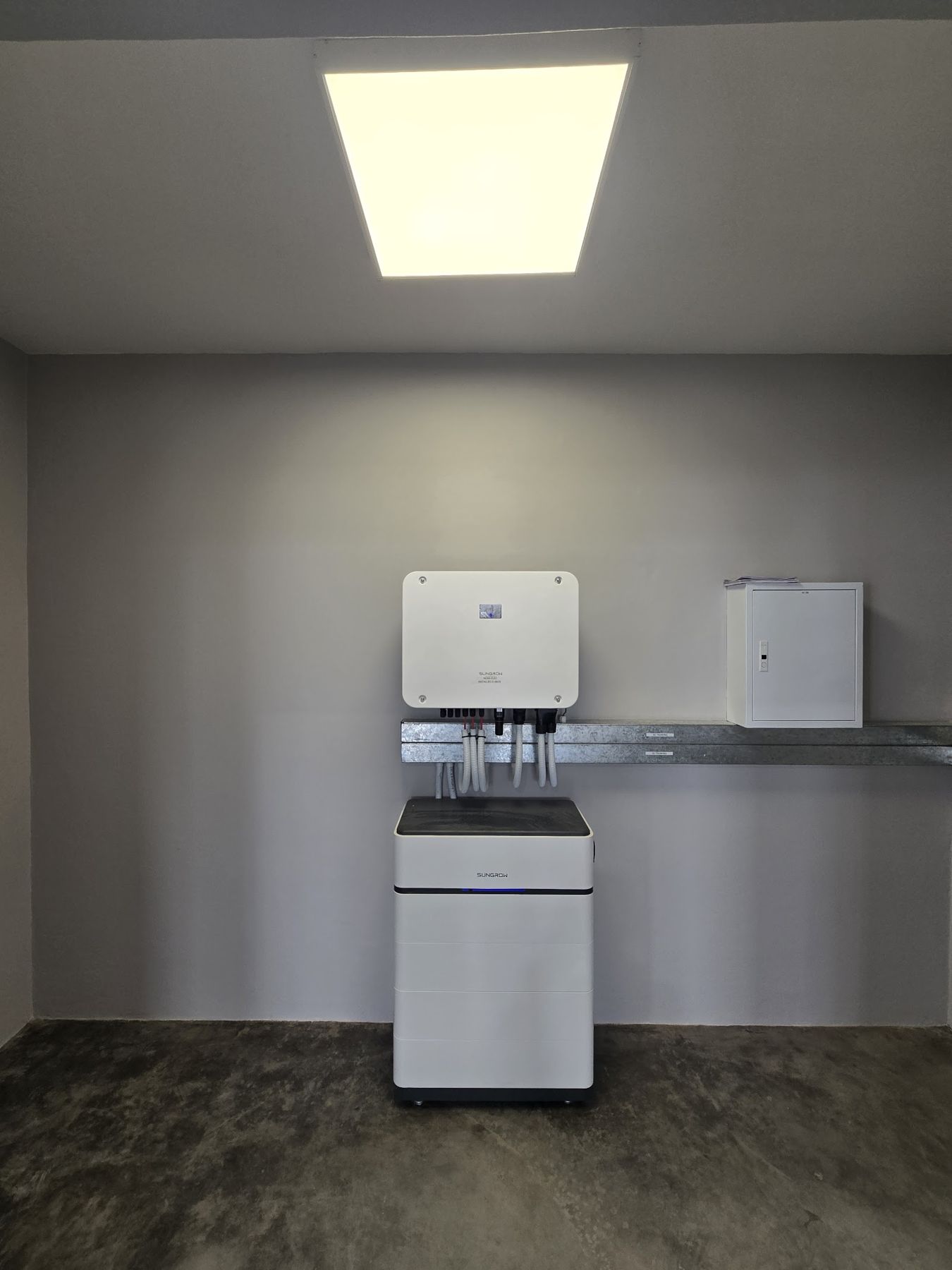 Hybrid inverter installation